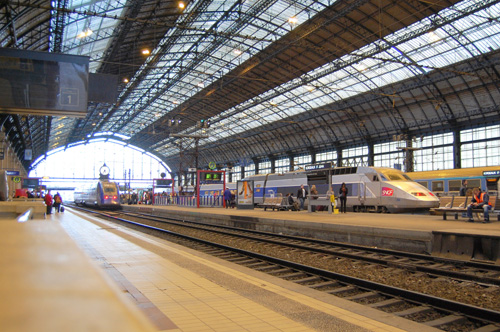 Bordeaux taxis attente à la gare 