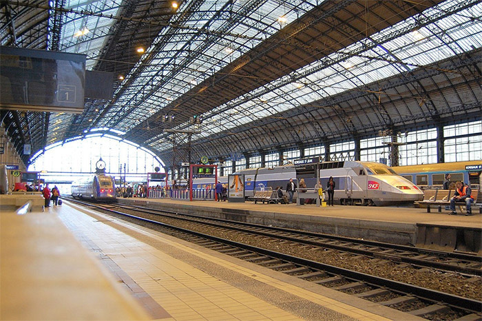 accueil collaborateurs en taxi monospace 7 places à la Gare Bordeaux St Jean