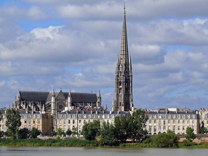 taxi dans la ville de Bordeaux